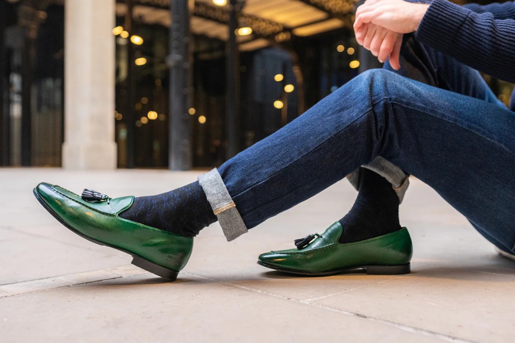 What type of socks to wear with loafers?