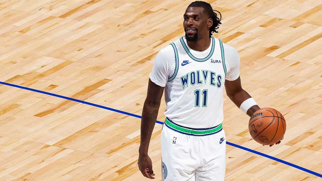 
What to wear to an NBA game as a female