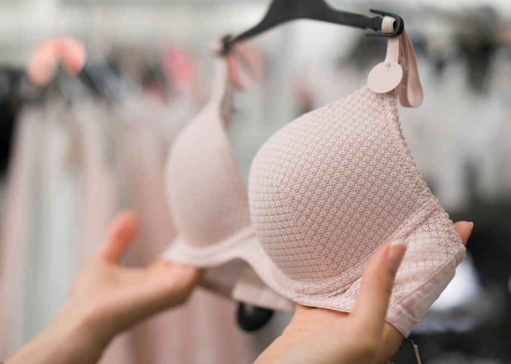 How to pick the right breast size?